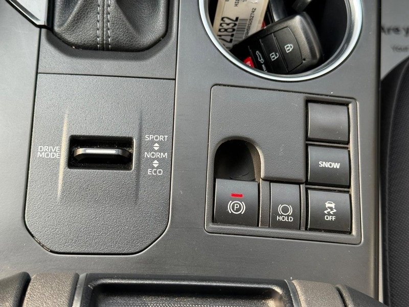 Used 2024 Toyota Highlander LE image 30
