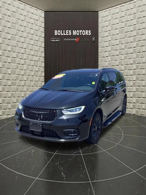 Certified 2021 Chrysler Pacifica Touring-L w/ S Appearance Package AWD/4WD image 8