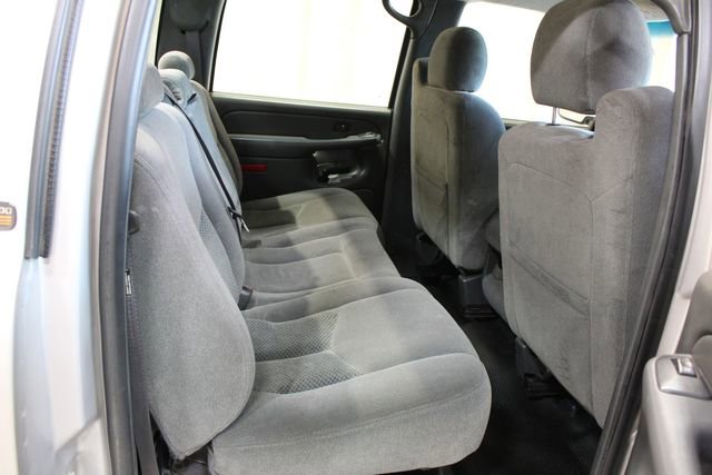 Used 2005 Chevrolet Silverado 2500 W/T w/ Skid Plate Package AWD/4WD image 15