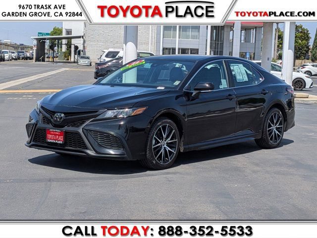 Used 2024 Toyota Camry SE w/ Cold Weather Package FWD image 1