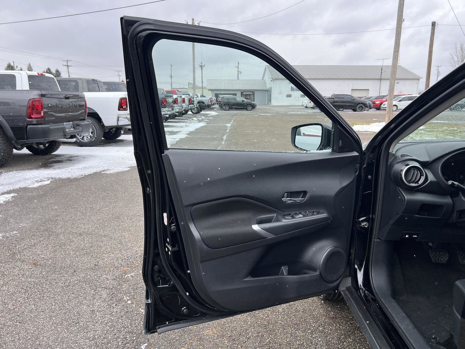 Used 2024 Nissan Kicks SV image 12