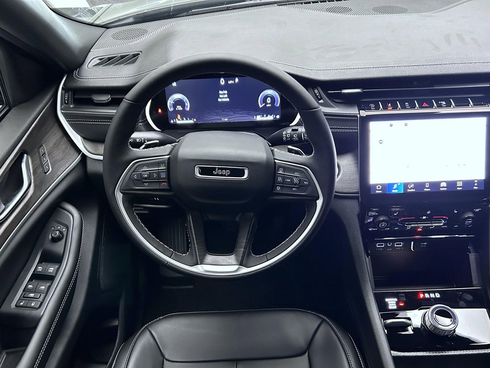 New 2025 Jeep Grand Cherokee Limited image 12