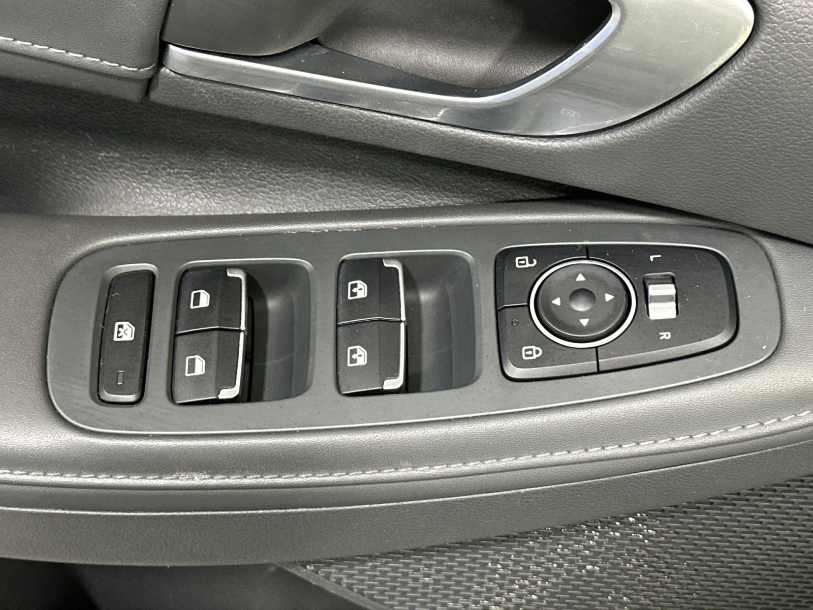 Used 2020 Hyundai Sonata Limited w/ Cargo Package image 16