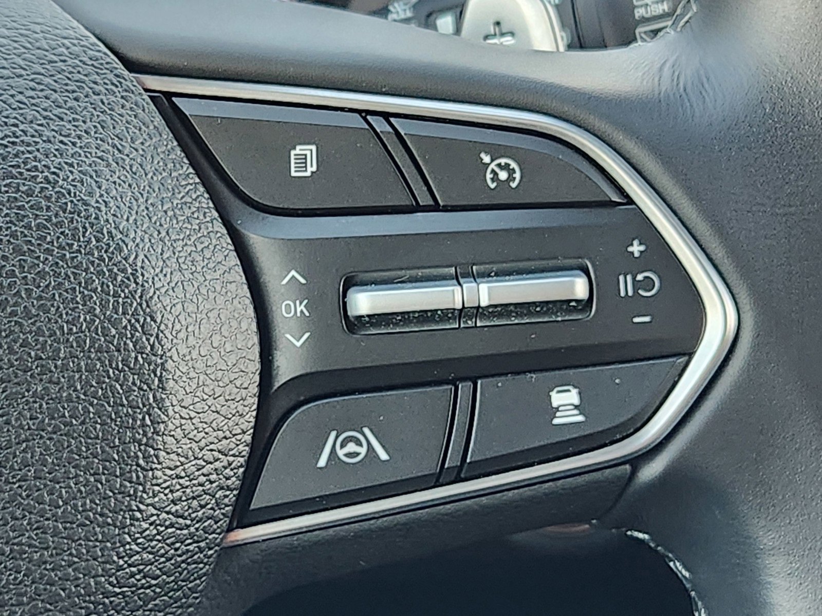 Used 2023 Hyundai Santa Fe SEL image 17