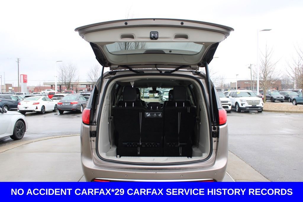 Used 2018 Chrysler Pacifica Touring-L Plus image 9