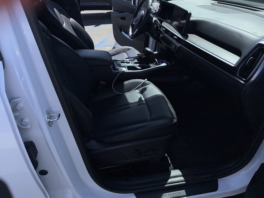 Used 2025 Kia Sorento EX w/ Panoramic Sunroof Package image 32