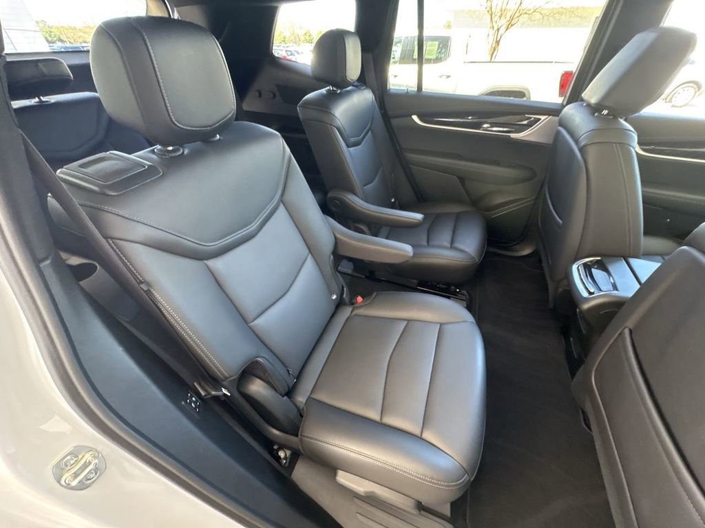 Certified 2025 Cadillac XT6 Premium Luxury AWD/4WD image 28