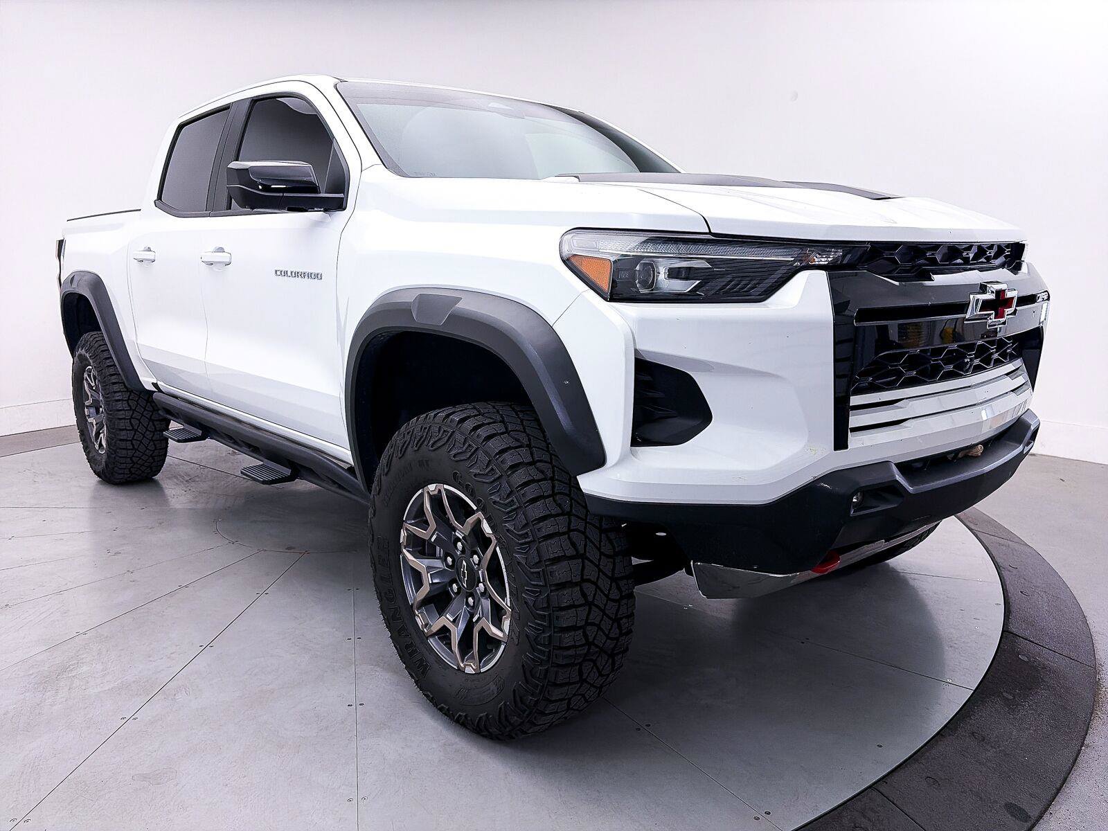 Used 2024 Chevrolet Colorado ZR2 w/ ZR2 Convenience Package III AWD/4WD image 14