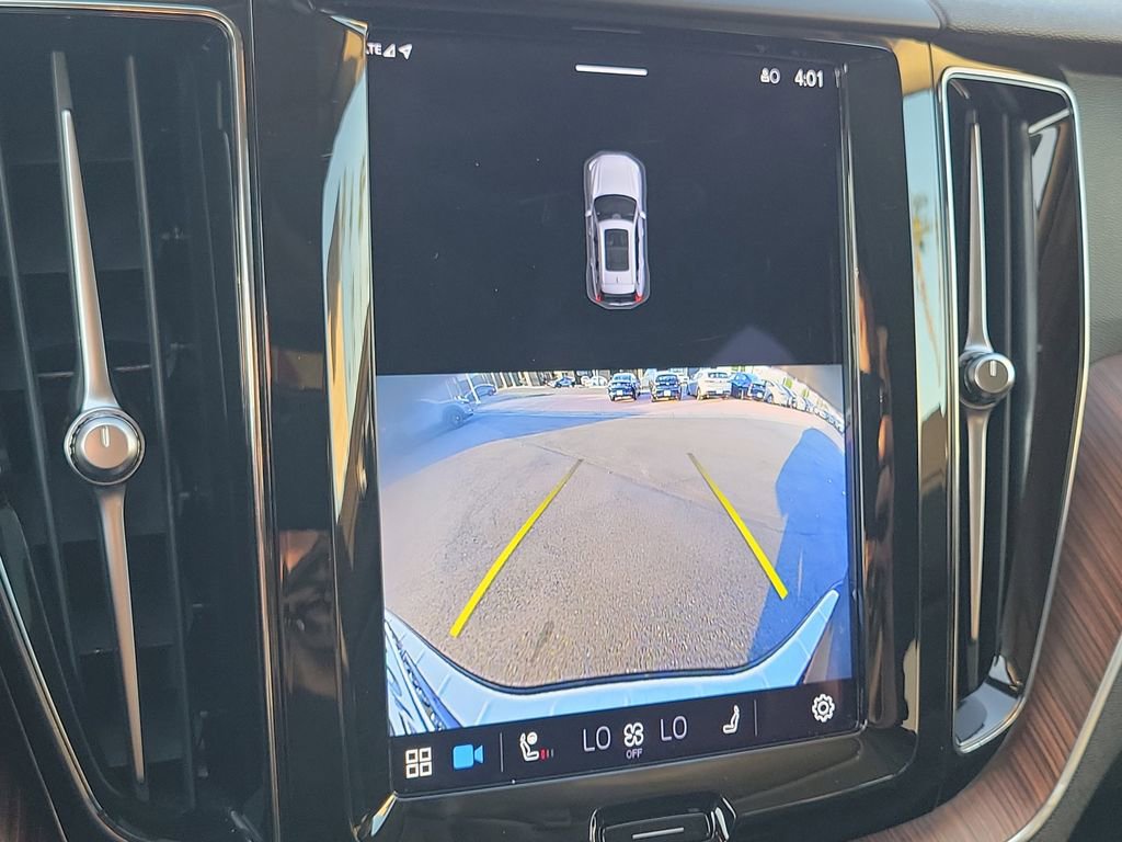 Used 2023 Volvo XC60 B5 Plus image 9