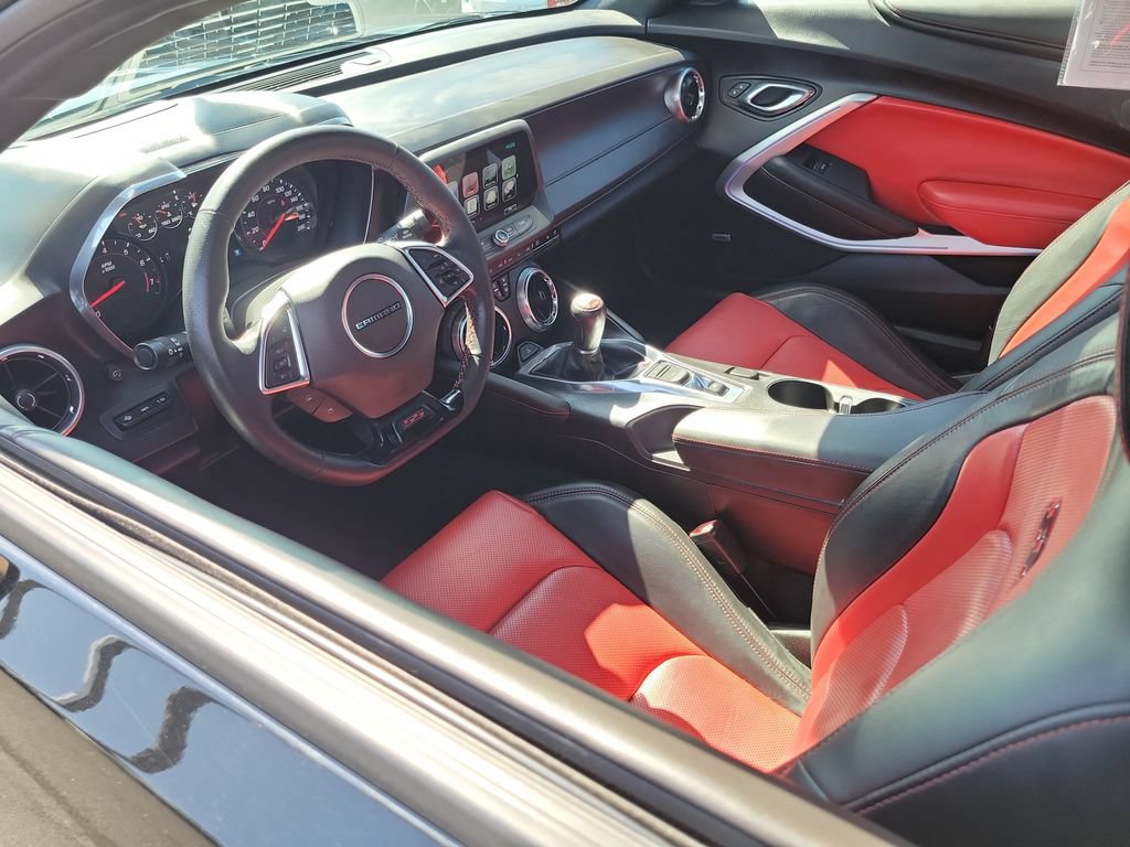 Used 2016 Chevrolet Camaro SS RWD image 3