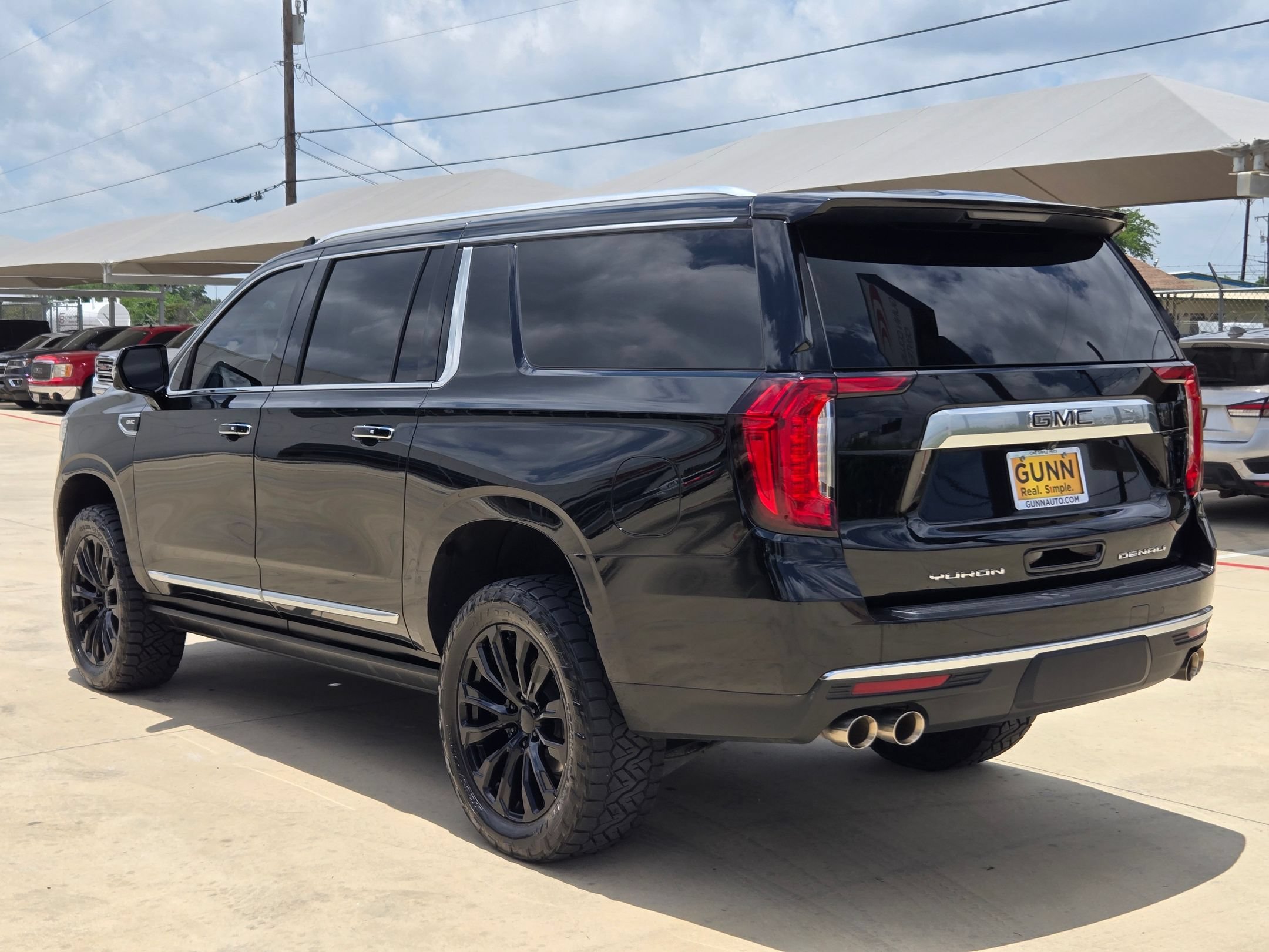 Used 2023 GMC Yukon XL Denali AWD/4WD image 5