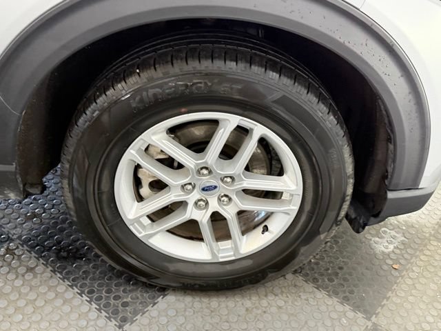 Used 2025 Ford Explorer Active AWD/4WD image 13