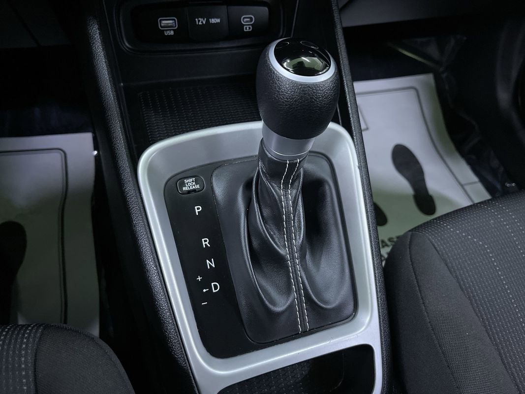 Used 2024 Hyundai Venue SE image 31