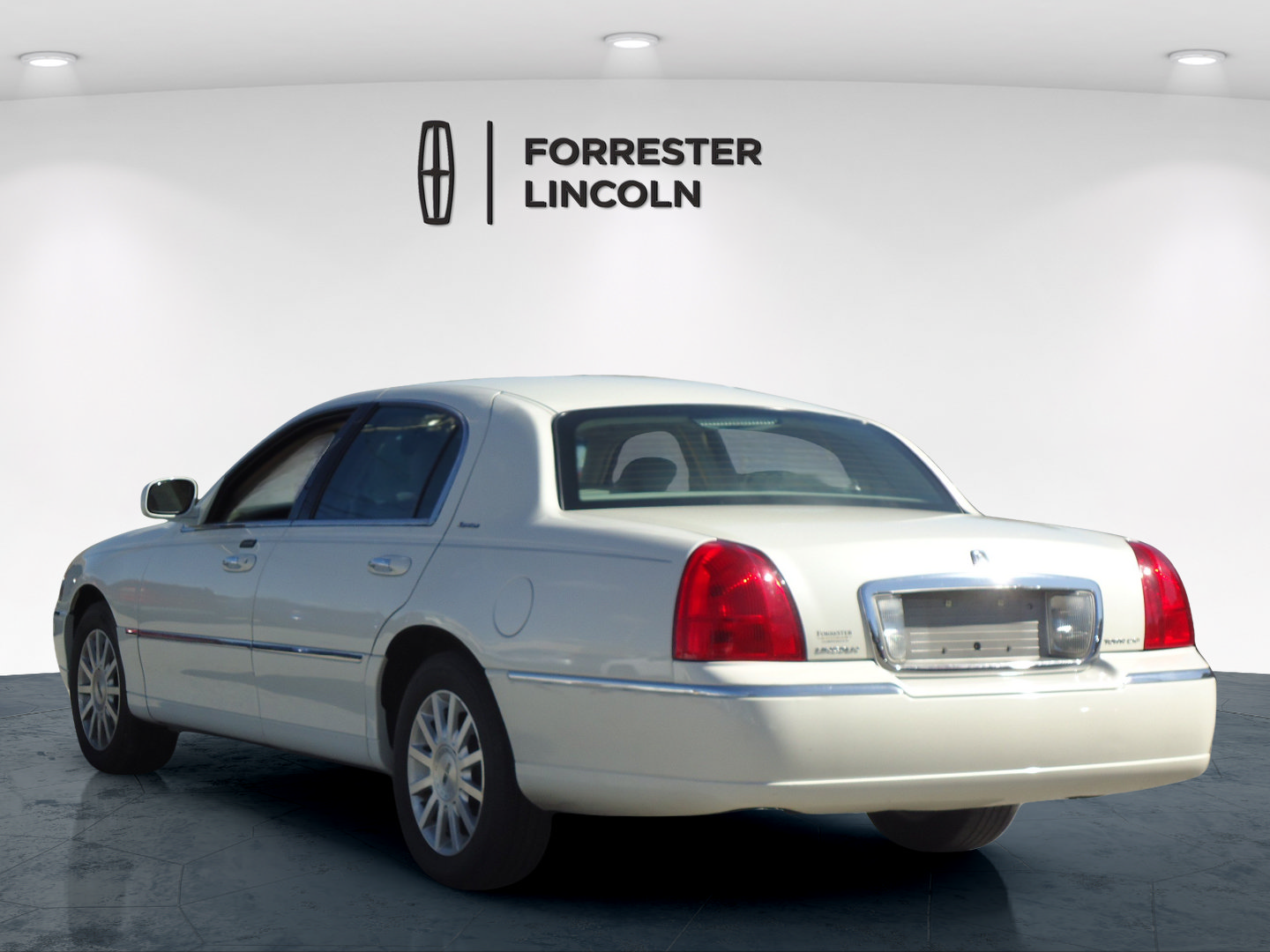 Used 2006 Lincoln Town Car Signature RWD image 5