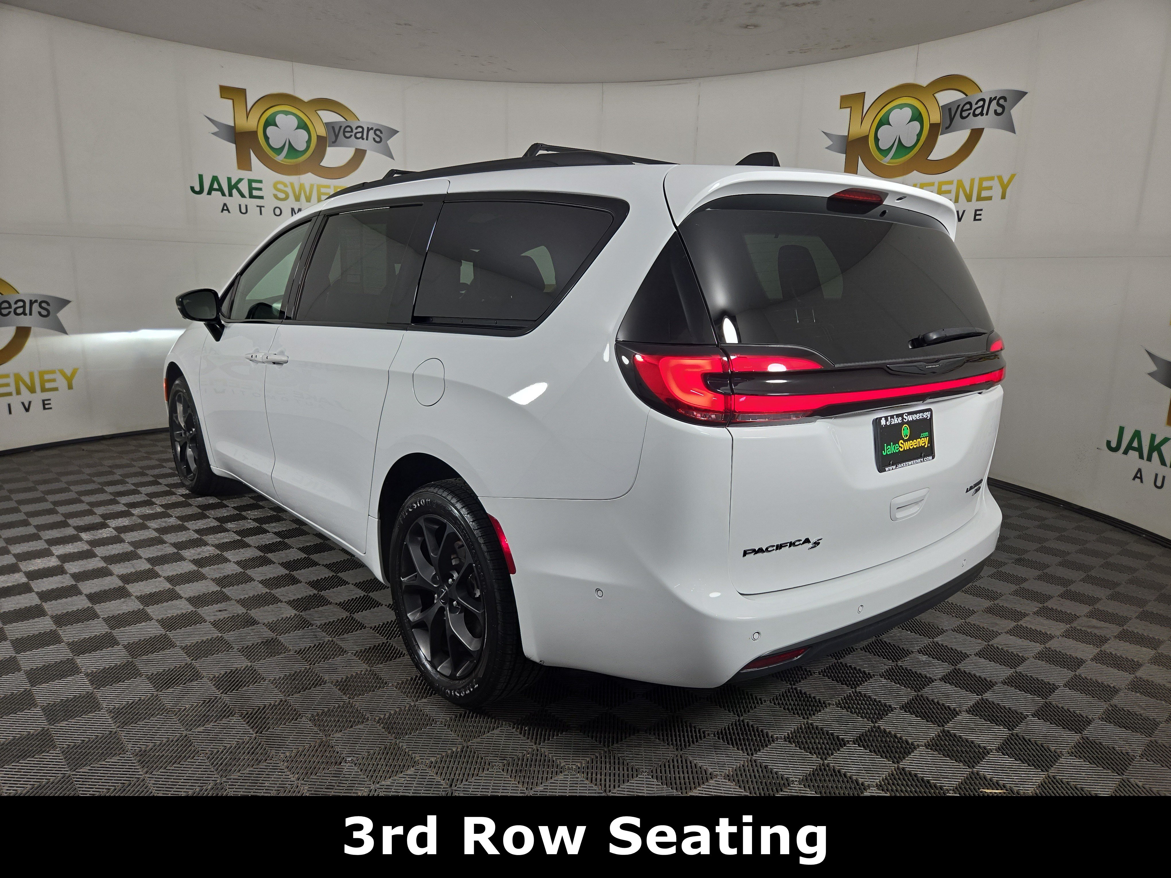 Certified 2023 Chrysler Pacifica Limited w/ S Appearance Package AWD/4WD image 7