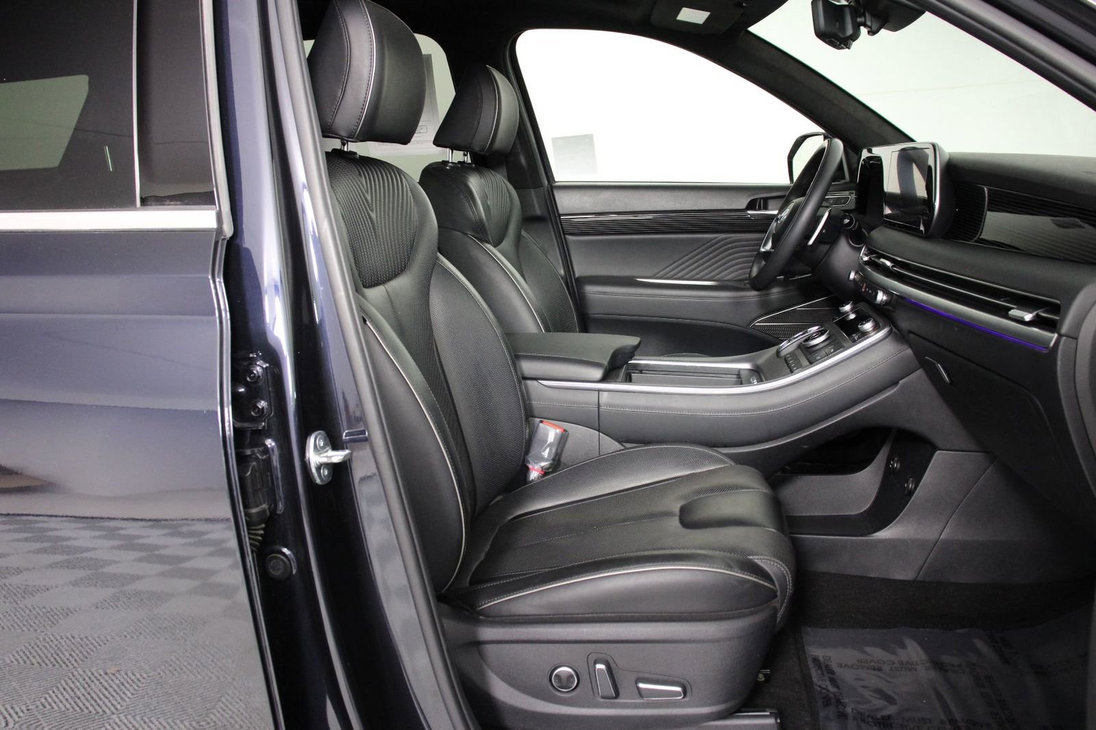 Used 2024 Hyundai Palisade Calligraphy image 28