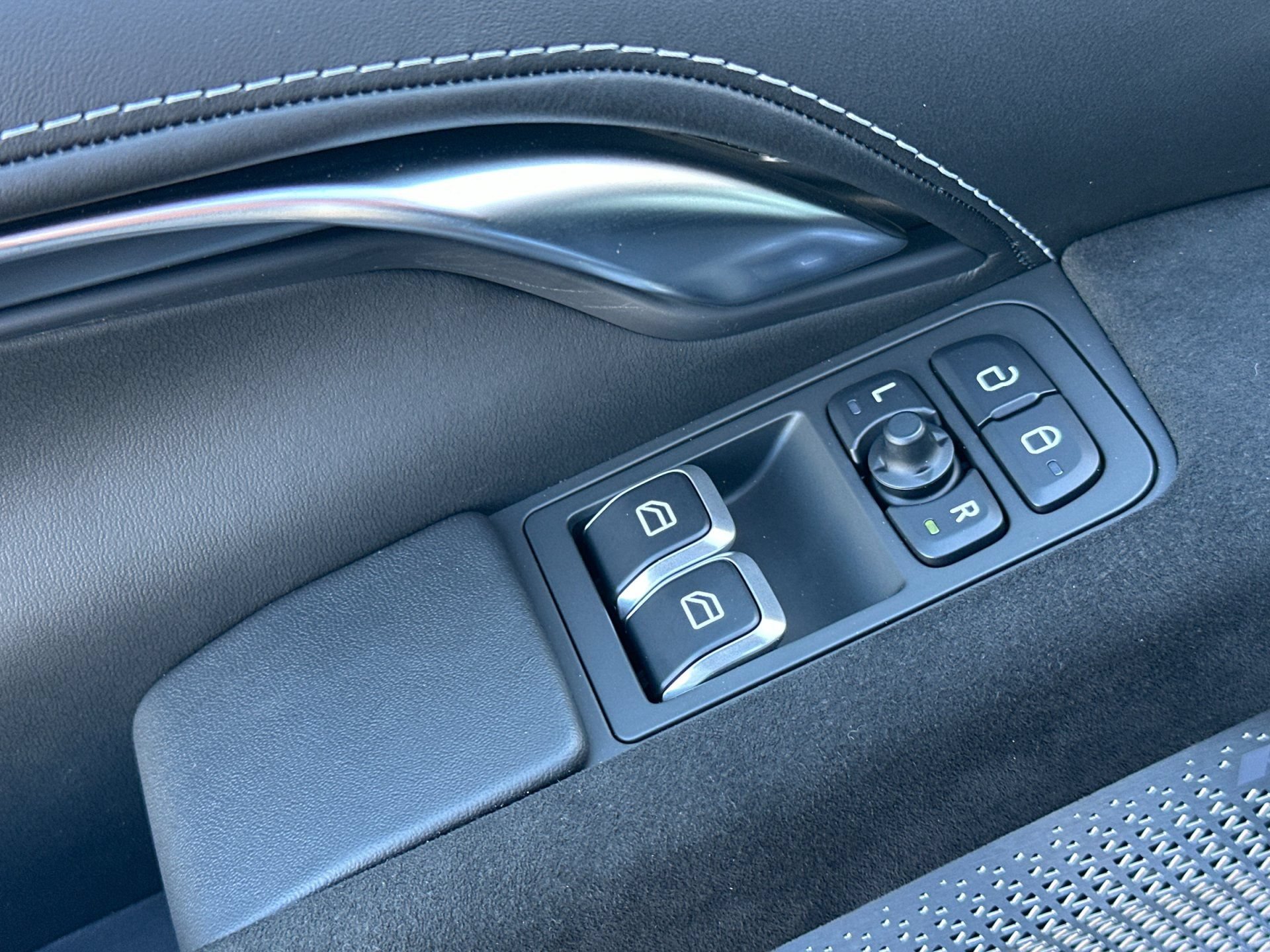 Used 2025 Lotus Emira RWD image 12