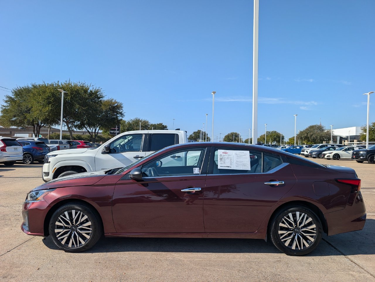 Used 2025 Nissan Altima 2.5 SV FWD image 3