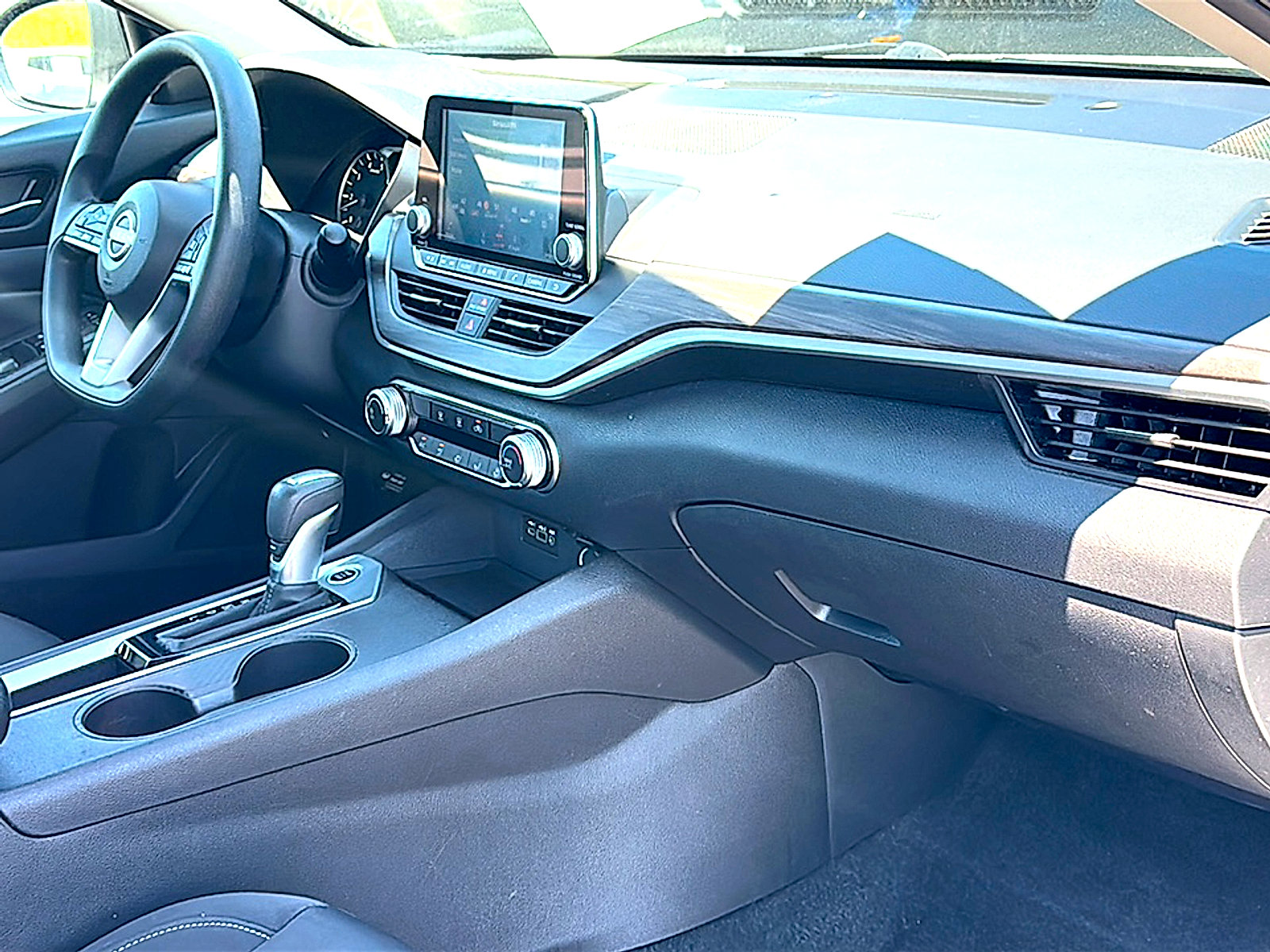 Used 2025 Nissan Altima 2.5 SV FWD image 22