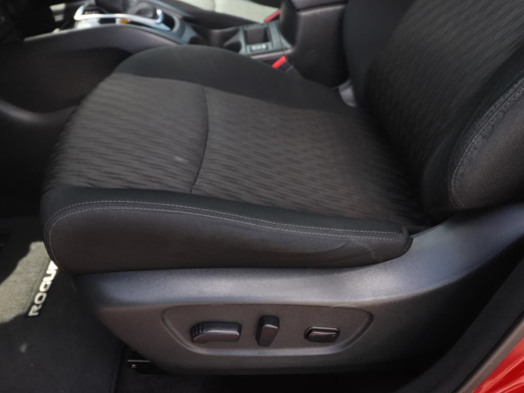 Used 2018 Nissan Rogue SV FWD image 17