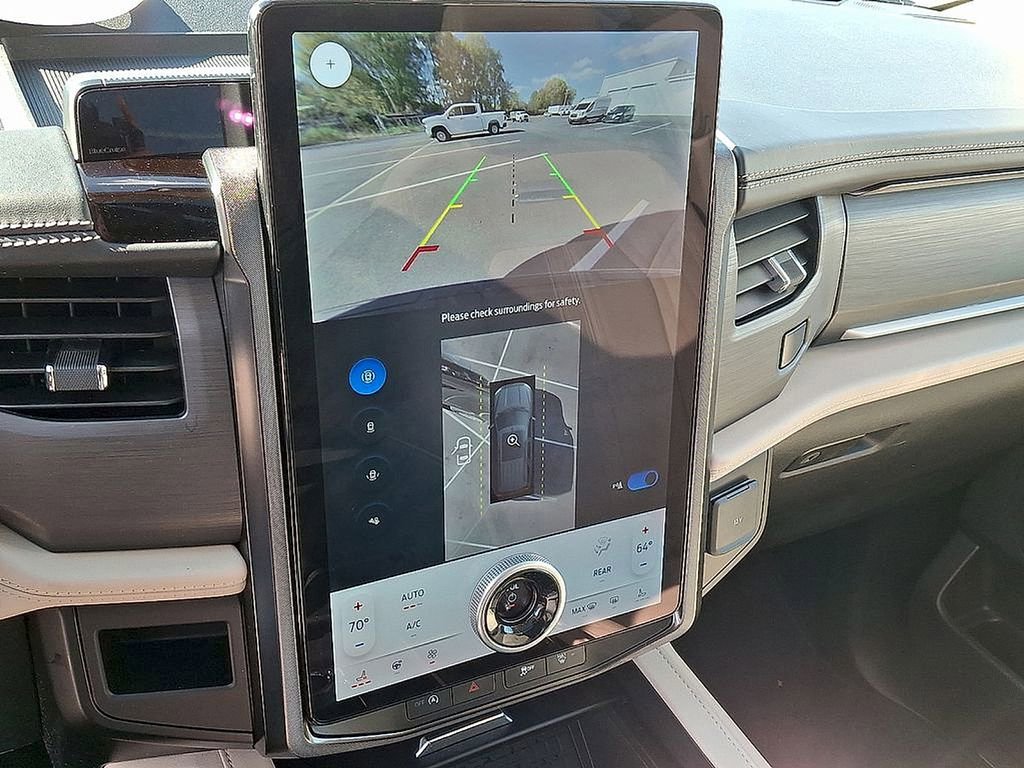 Used 2024 Ford Expedition Platinum image 19