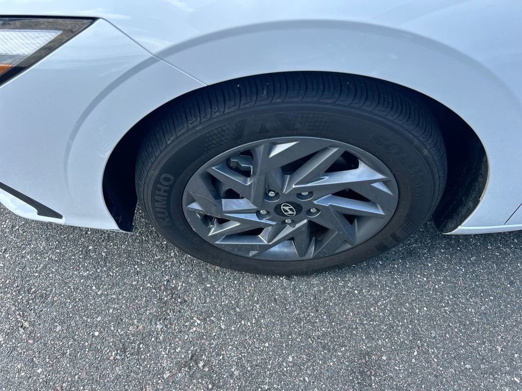 Certified 2024 Hyundai Elantra SEL FWD image 5