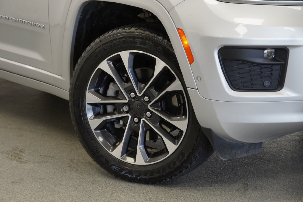 Used 2021 Jeep Grand Cherokee L Overland w/ Advanced Protech Group III AWD/4WD image 9