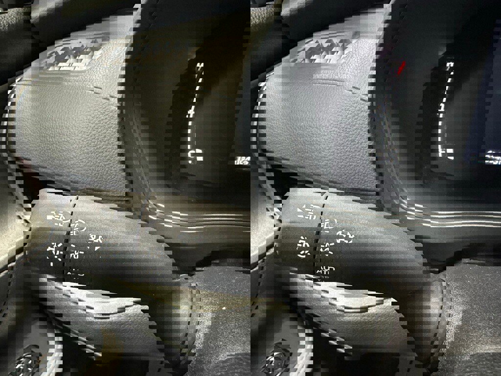 Used 2025 Toyota Grand Highlander AWD image 21