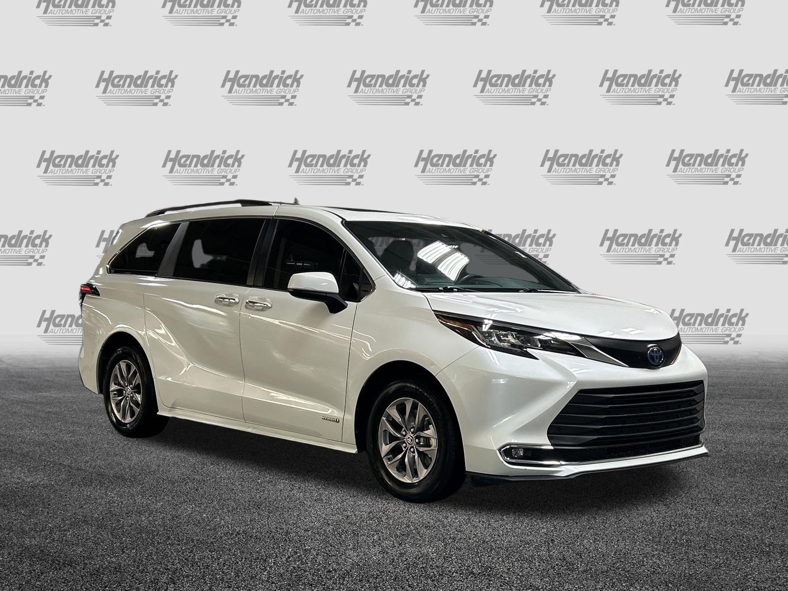 Used 2021 Toyota Sienna XLE FWD video 2