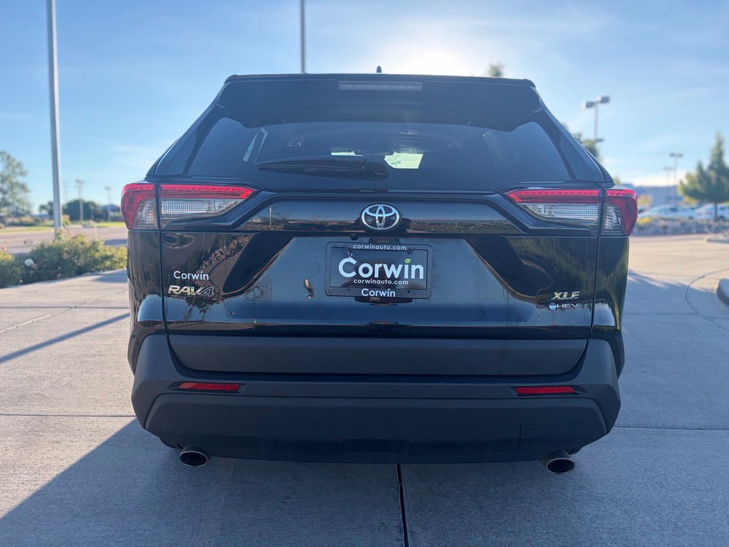 Used 2025 Toyota RAV4 XLE AWD/4WD image 10