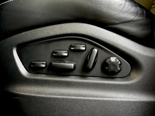 Used 2023 Porsche Cayenne Turbo AWD/4WD image 31