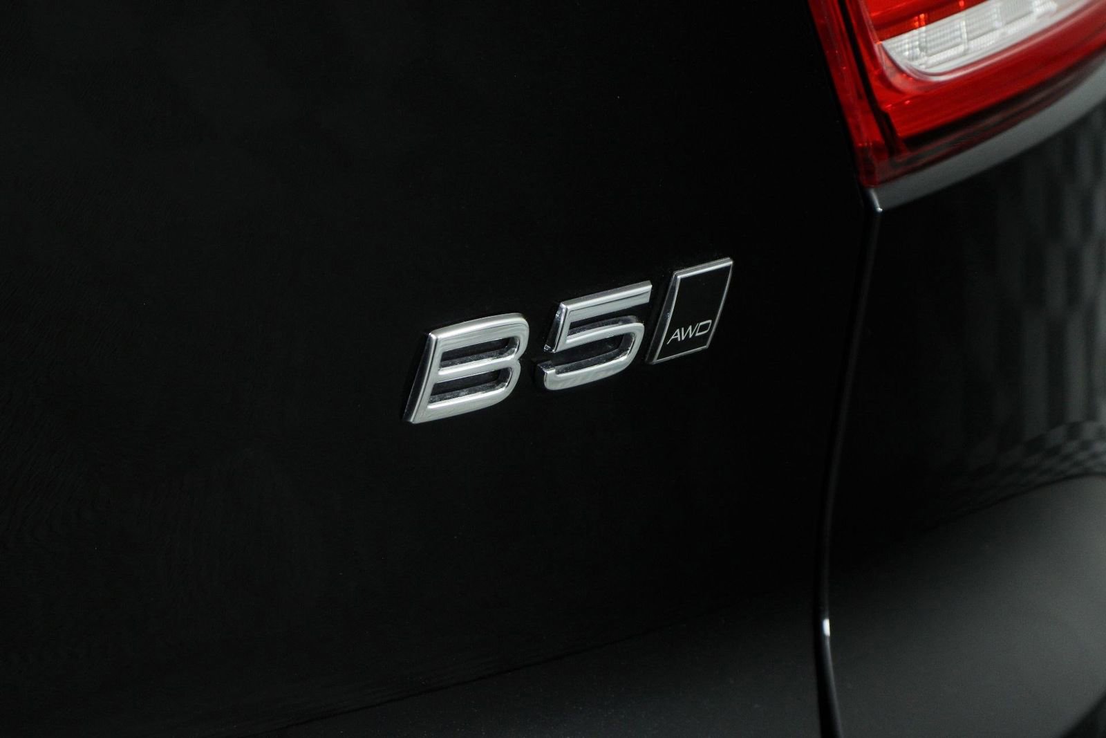 Certified 2025 Volvo XC40 B5 Plus AWD/4WD image 20