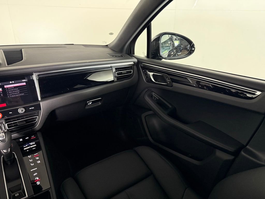 New 2026 Porsche Macan image 22