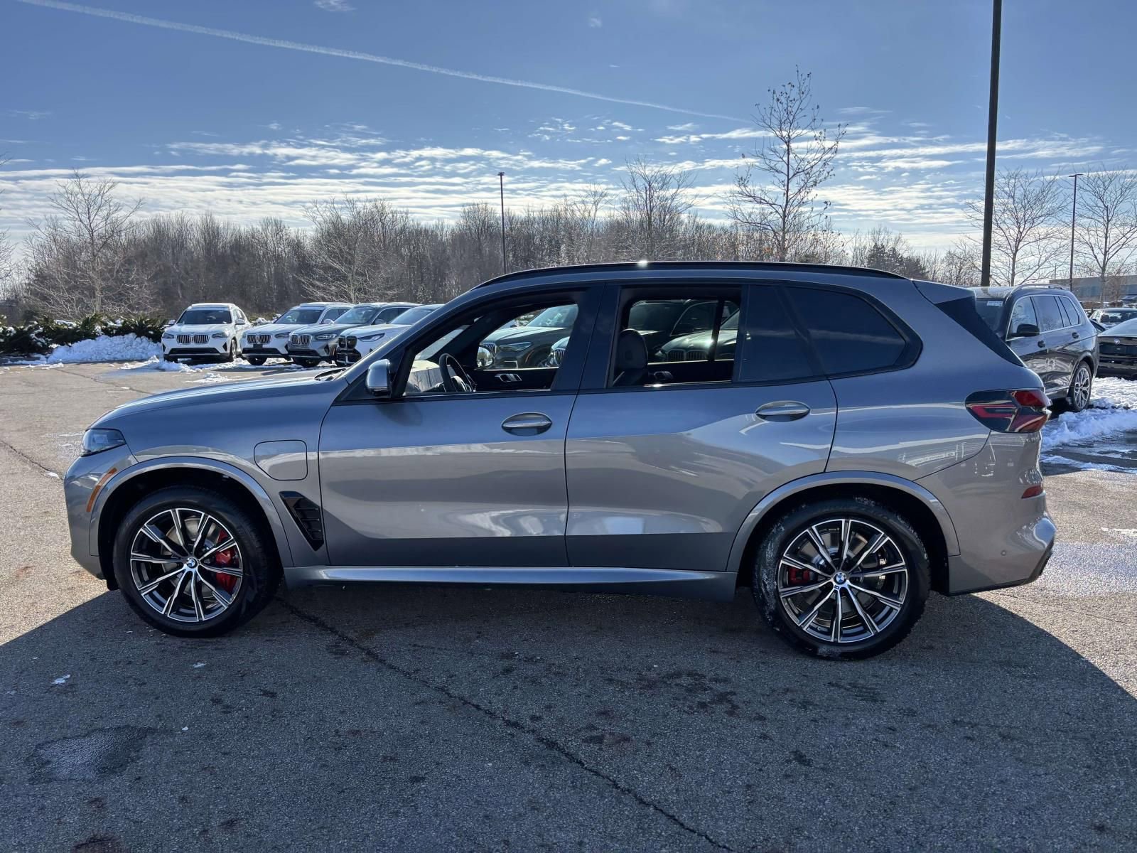 New 2026 BMW X5 xDrive50e w/ M Sport Package AWD/4WD image 4