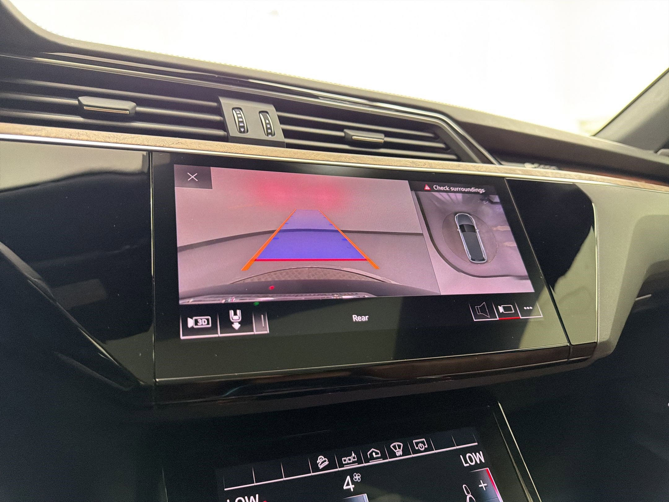 Used 2019 Audi e-tron Prestige w/ Prestige Package AWD/4WD image 26