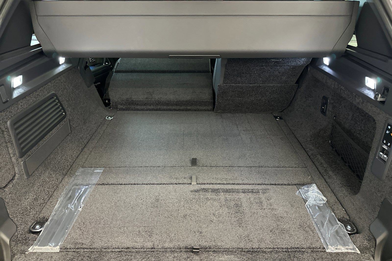 New 2026 Land Rover Range Rover SV AWD/4WD image 30