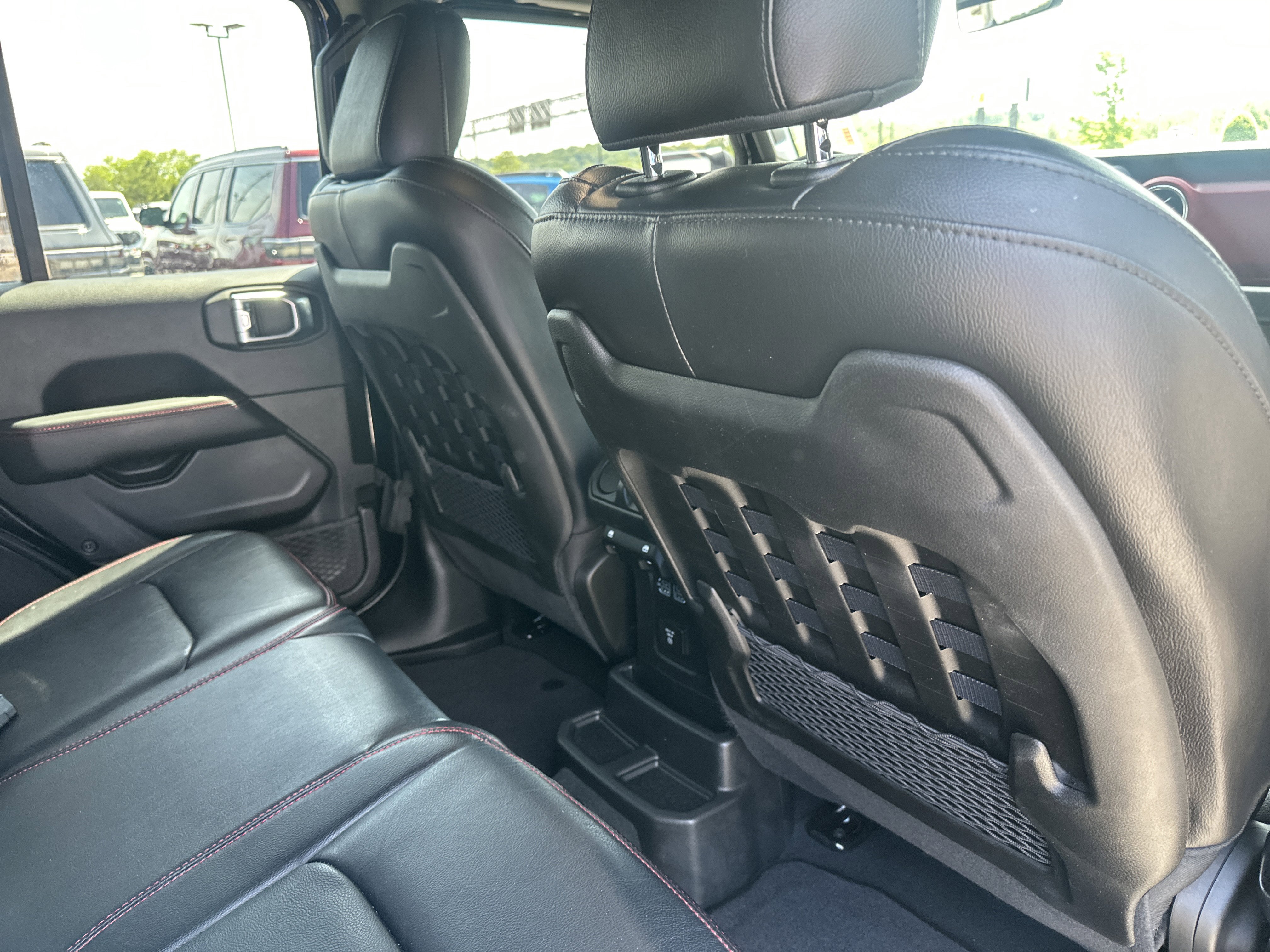 Used 2023 Jeep Wrangler Unlimited Rubicon w/ LED Lighting Group AWD/4WD image 29