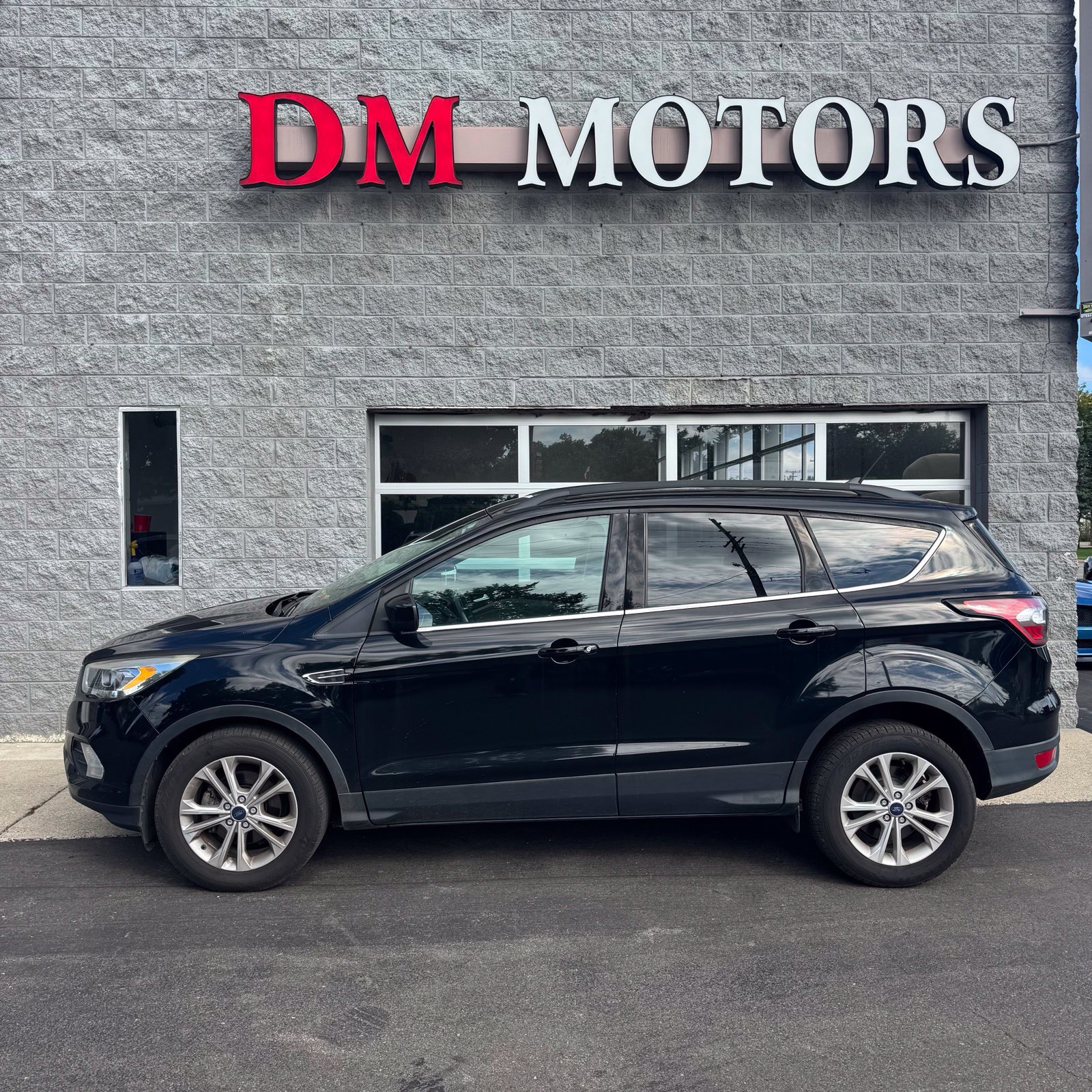 Used 2018 Ford Escape SEL w/ Ford Safe & Smart Package FWD image 4