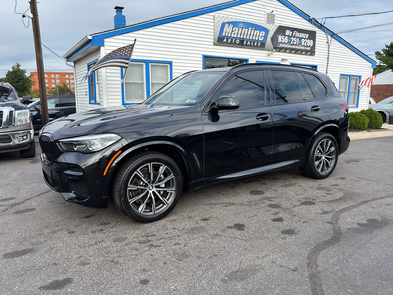 Used 2022 BMW X5 xDrive40i w/ M Sport Package image 2