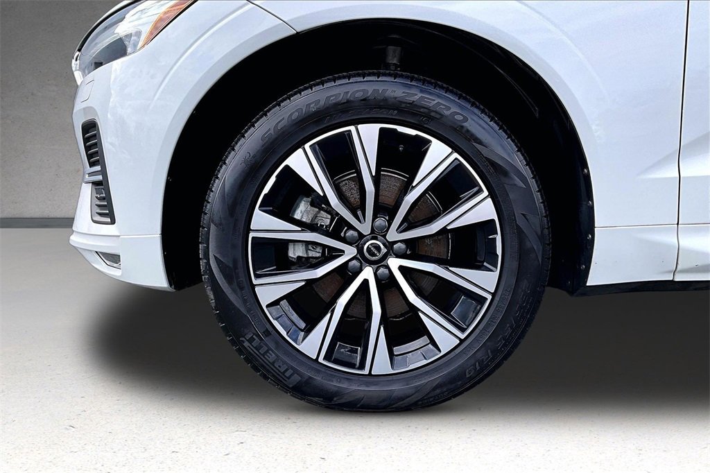 Certified 2023 Volvo XC60 B5 Core image 33