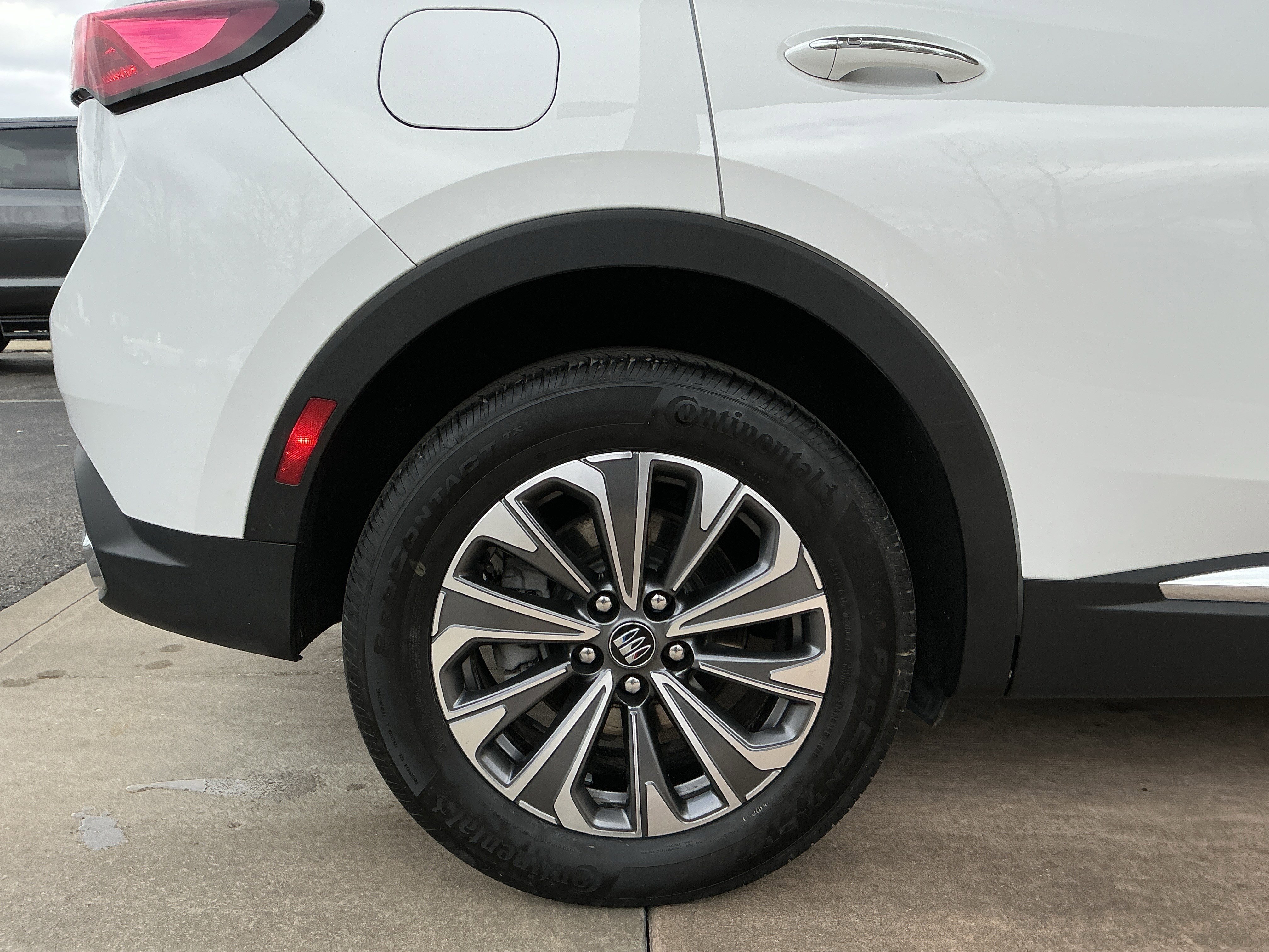 Used 2024 Buick Envision Preferred image 23