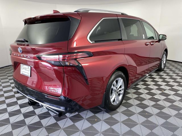 Used 2024 Toyota Sienna Limited image 9