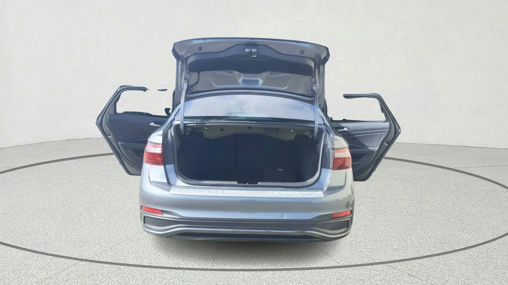 Used 2023 Volkswagen Jetta SE image 12