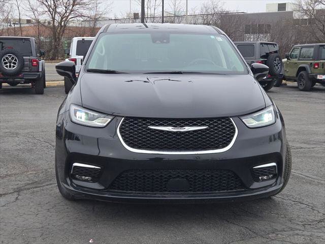 Certified 2024 Chrysler Pacifica Select image 4