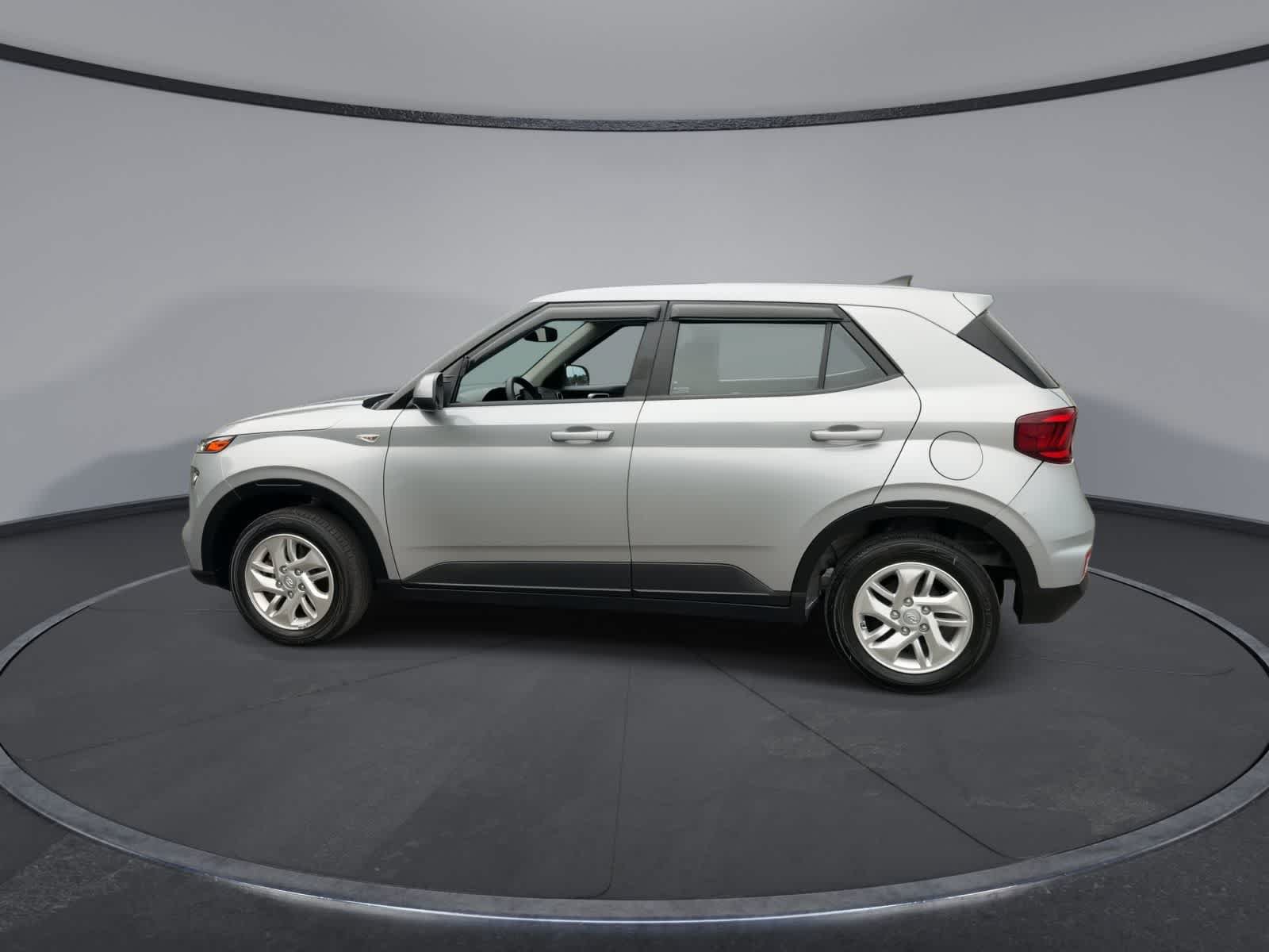 Used 2022 Hyundai Venue SE FWD image 5