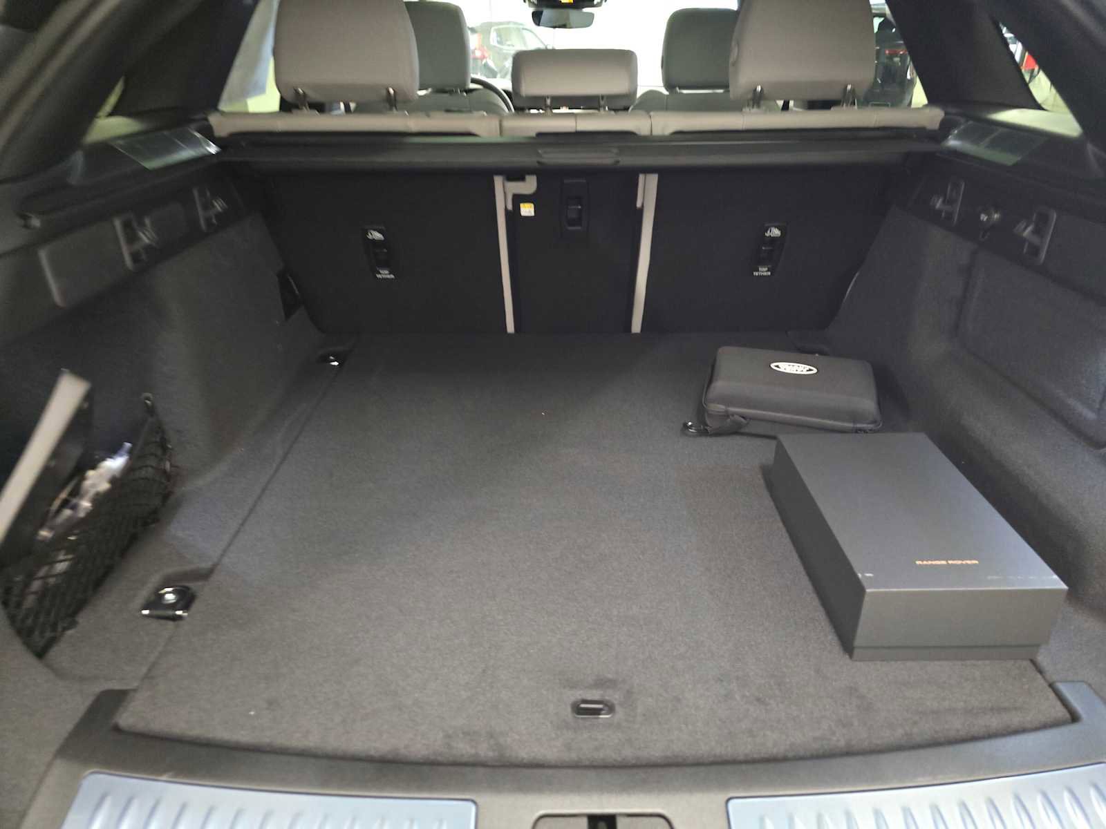 New 2026 Land Rover Range Rover Velar Dynamic SE image 14