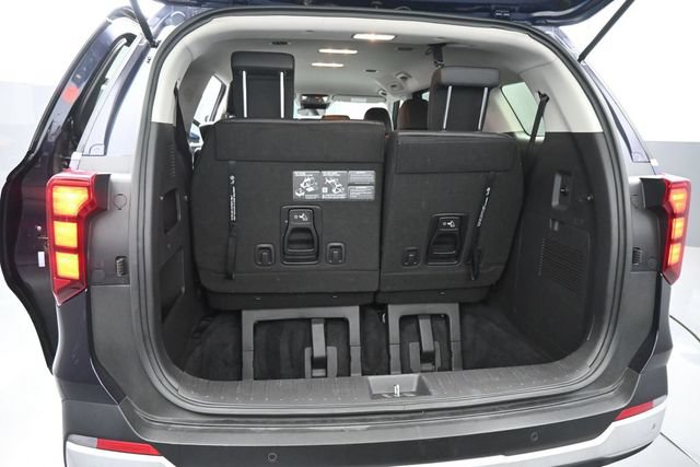Used 2025 Kia Carnival FWD image 8