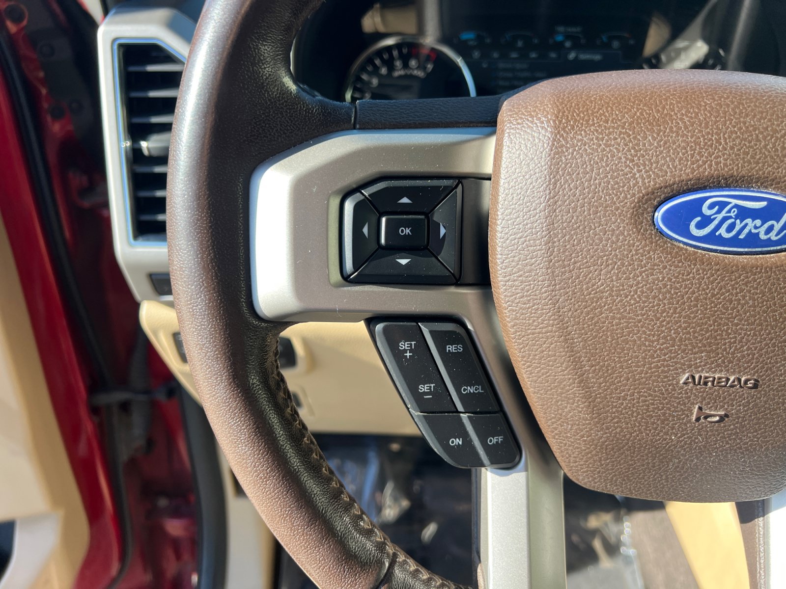 Used 2018 Ford F150 Lariat w/ Equipment Group 502A Luxury AWD/4WD image 13