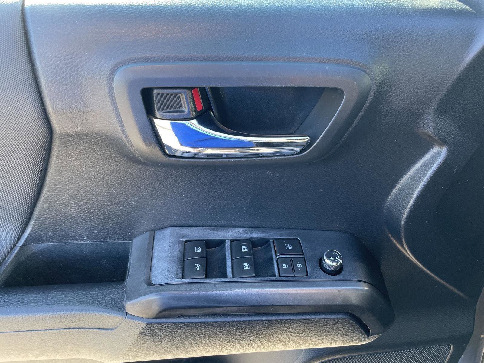 Used 2018 Toyota Tacoma TRD Off-Road RWD image 12