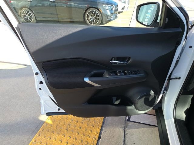 Used 2023 Nissan Kicks SV image 11